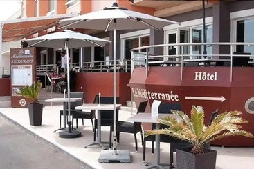 هتل Logis Hôtel & Restaurant Mediterranee