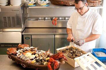 هتل Logis Hôtel & Restaurant Mediterranee