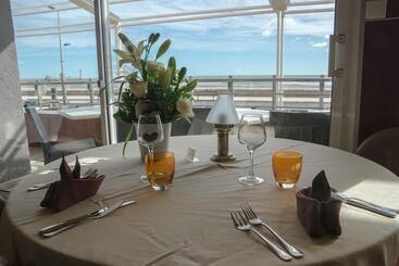 هتل Logis Hôtel & Restaurant Mediterranee