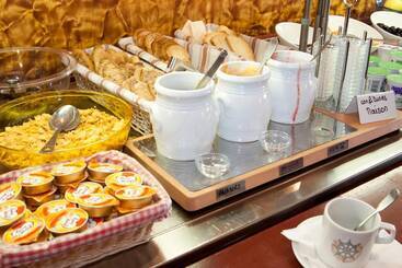 هتل Logis Hôtel & Restaurant Mediterranee