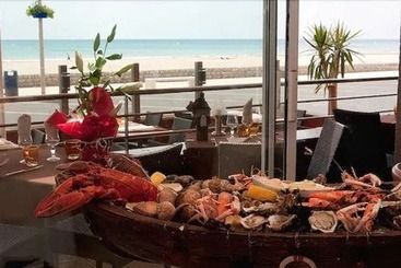 هتل Logis Hôtel & Restaurant Mediterranee
