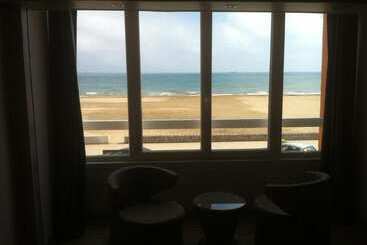 هتل Logis Hôtel & Restaurant Mediterranee