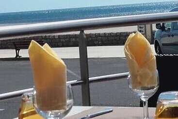 هتل Logis Hôtel & Restaurant Mediterranee