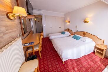 هتل Logis Hôtel & Restaurant Mediterranee