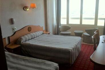 هتل Logis Hôtel & Restaurant Mediterranee