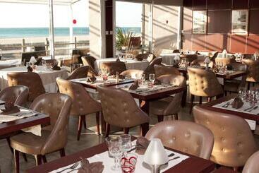 هتل Logis Hôtel & Restaurant Mediterranee