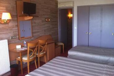 هتل Logis Hôtel & Restaurant Mediterranee