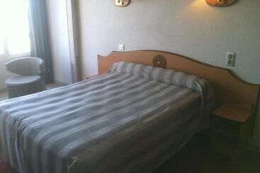 هتل Logis Hôtel & Restaurant Mediterranee
