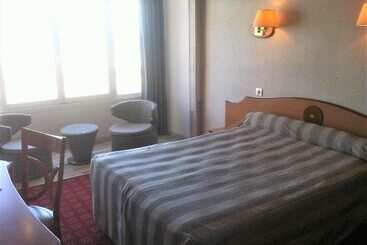 هتل Logis Hôtel & Restaurant Mediterranee