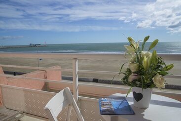 هتل Logis Hôtel & Restaurant Mediterranee