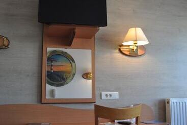 هتل Logis Hôtel & Restaurant Mediterranee