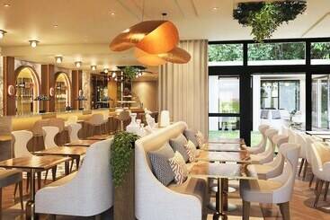 Отель Mercure Paris Ouest Saintgermain