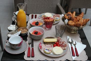 My Home In Paris - París
