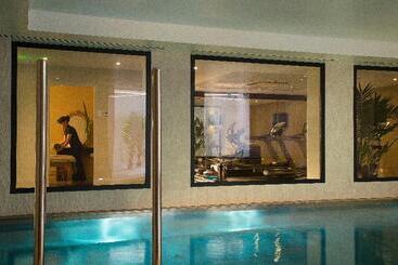 ホテル Hôtel & Spa Oceania L Univers Tours