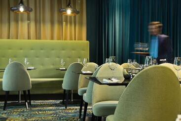 ホテル Hôtel & Spa Oceania L Univers Tours