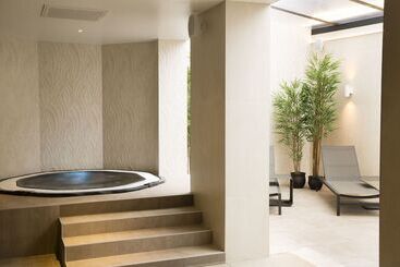 ホテル Hôtel & Spa Oceania L Univers Tours