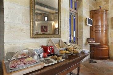 هتل Hôtel La Tour Intendance