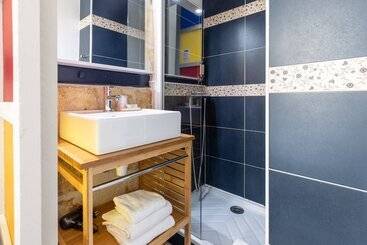 هتل Hôtel La Tour Intendance