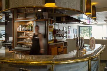 هتل Logis, Hôtel Au Chêne Vert, Saint Brieuc Nord