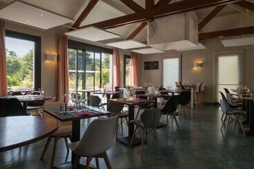 هتل Logis, Hôtel Au Chêne Vert, Saint Brieuc Nord