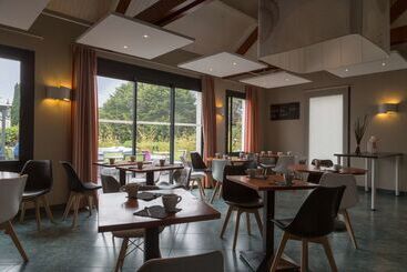 هتل Logis, Hôtel Au Chêne Vert, Saint Brieuc Nord