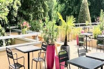 B&B HOTEL Chartres Centre Cathédrale
