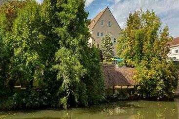 B&B HOTEL Chartres Centre Cathédrale
