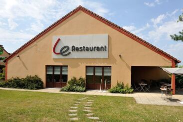 هتل Campanile Moulins  Avermes