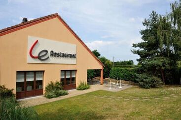 هتل Campanile Moulins  Avermes
