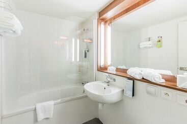 هتل Campanile Vichy   Bellerive