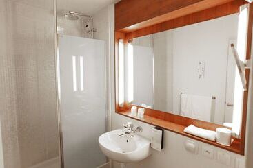 هتل Campanile Vichy   Bellerive
