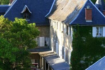 هتل Chateau Des Comtes De Challes