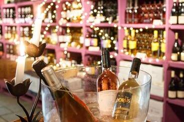 هتل Chateau Des Comtes De Challes