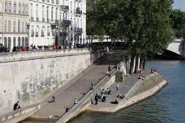 هتل Hôtel Des Deux Iles   Notre Dame
