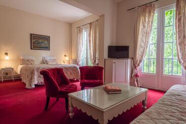 هتل Domaine D Auriac  Relais & Chateaux