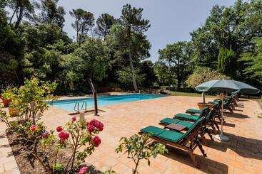 هتل Domaine D Auriac  Relais & Chateaux