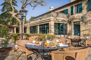 ホテル Hôtel La Magnaneraie