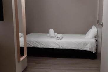 בית מלון כפרי Ibis Arles