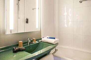 בית מלון כפרי Ibis Arles