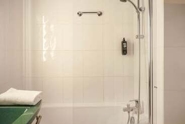בית מלון כפרי Ibis Arles