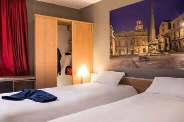 בית מלון כפרי Ibis Arles