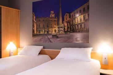 בית מלון כפרי Ibis Arles