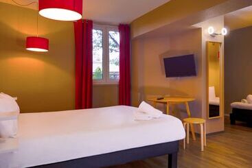 בית מלון כפרי Ibis Arles