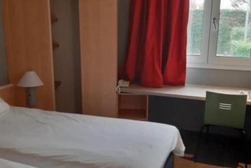 בית מלון כפרי Ibis Arles