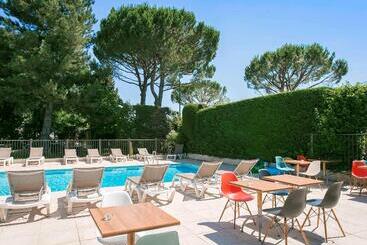 هتل Ibis Avignon Sud