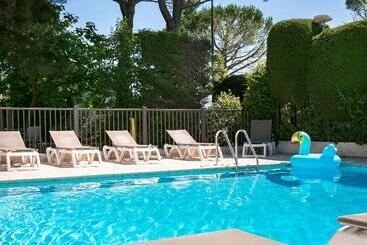 هتل Ibis Avignon Sud