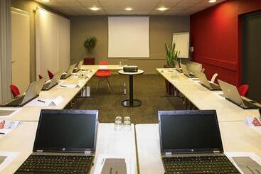 هتل Ibis Nîmes Ouest   A9