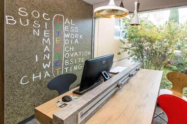 هتل Ibis Nîmes Ouest   A9