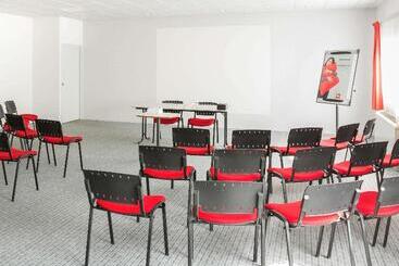 هتل Ibis Pau Lescar