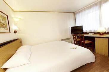 هتل Kyriad Direct Soissons